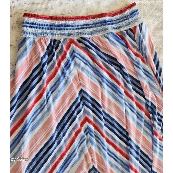 Time & Tru sharkbite hem, pretty red, white, and blue striped knit skirt - Picture 4 of 8